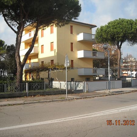 Amanda Appartamenti Lido Adriano Habitación foto