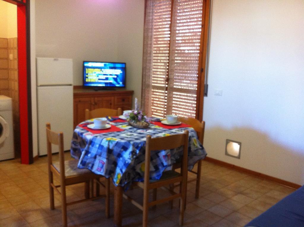 Amanda Appartamenti Lido Adriano Habitación foto